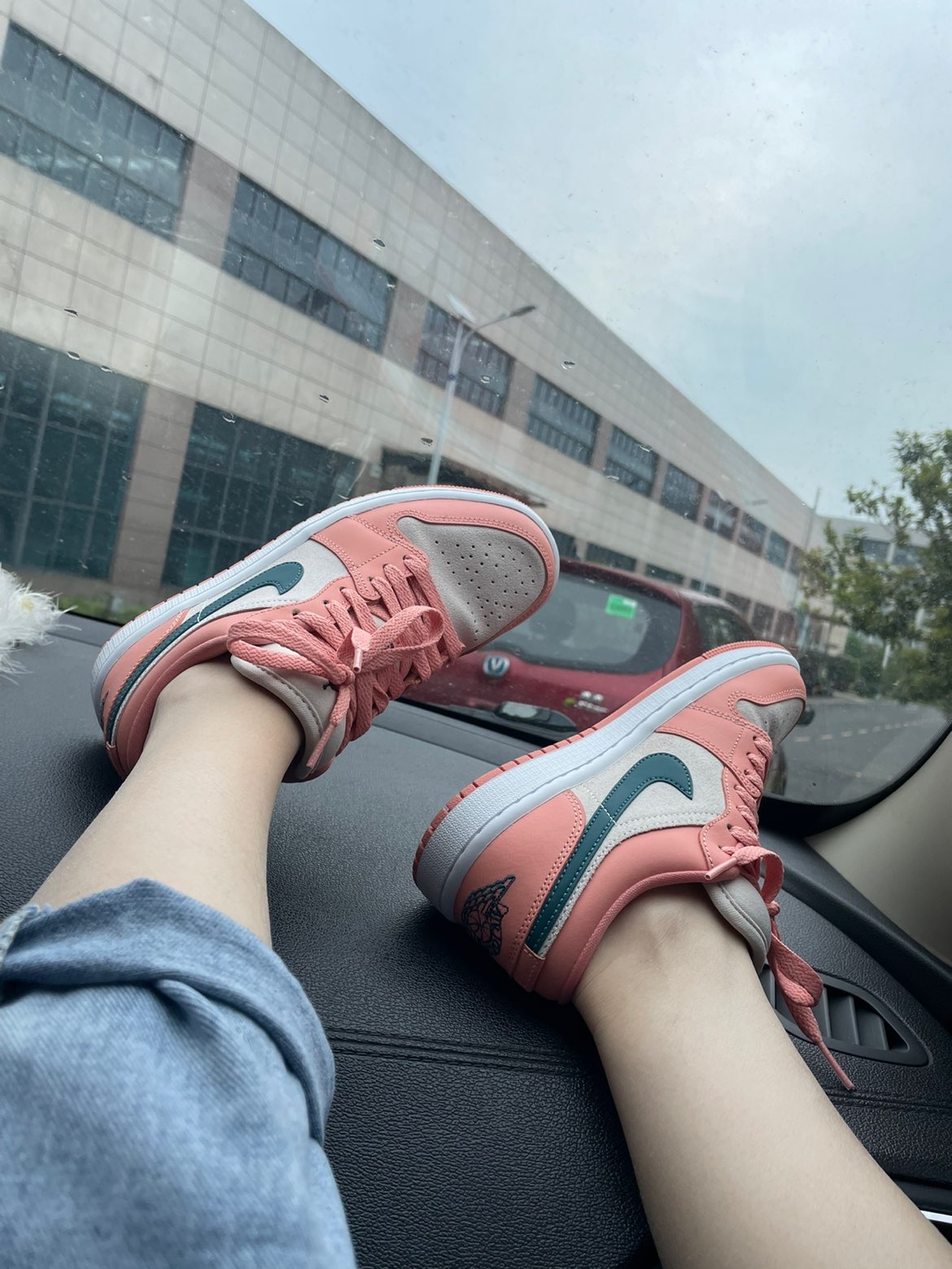 XH Air Jordan 1 Low Pink Blue review Ava 02