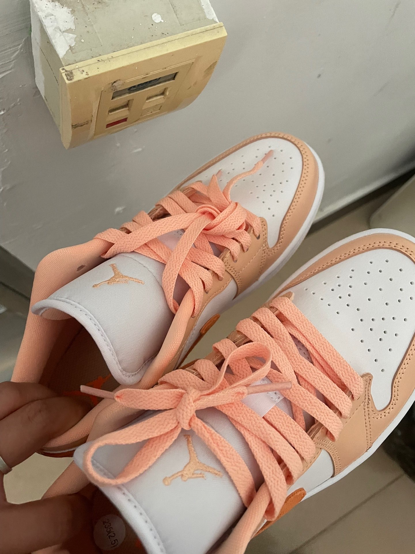 XH Travis Scott x Air Jordan 1 Low Pink Orange review Charlotte 04