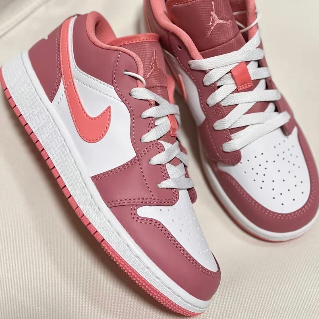 XH Air Jordan 1 Low Pink White review James 01