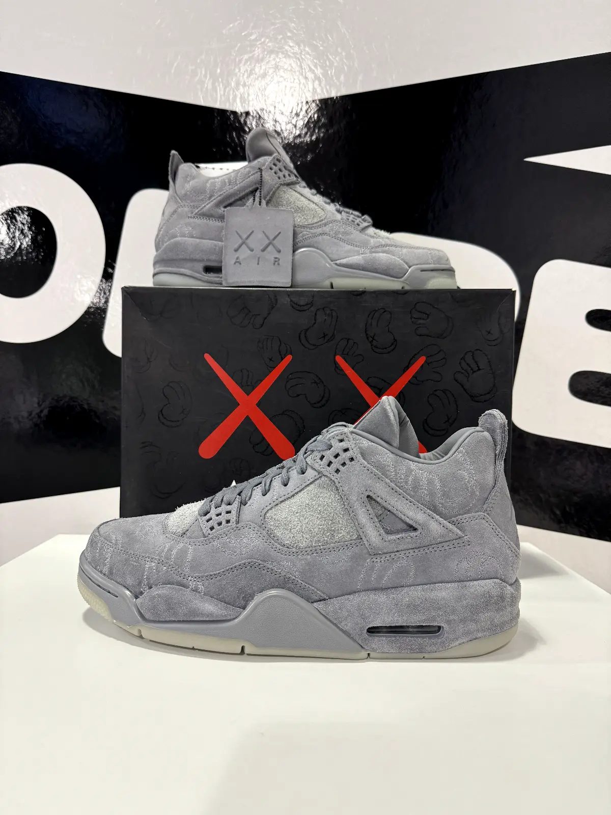 XP Batch  KAWS X Air Jordan 4 Retro KAWS Grey review Rey Ramirez 01