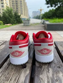 XH Air Jordan 1 Low Light Smoke Grey Gym Red review Elijah 02