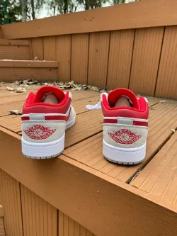 XH Air Jordan 1 Low Light Smoke Grey Gym Red review Nora 04