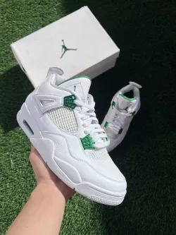 XP Batch  Air Jordan 4 Retro “Metallic Green” review Priscilla R. 01