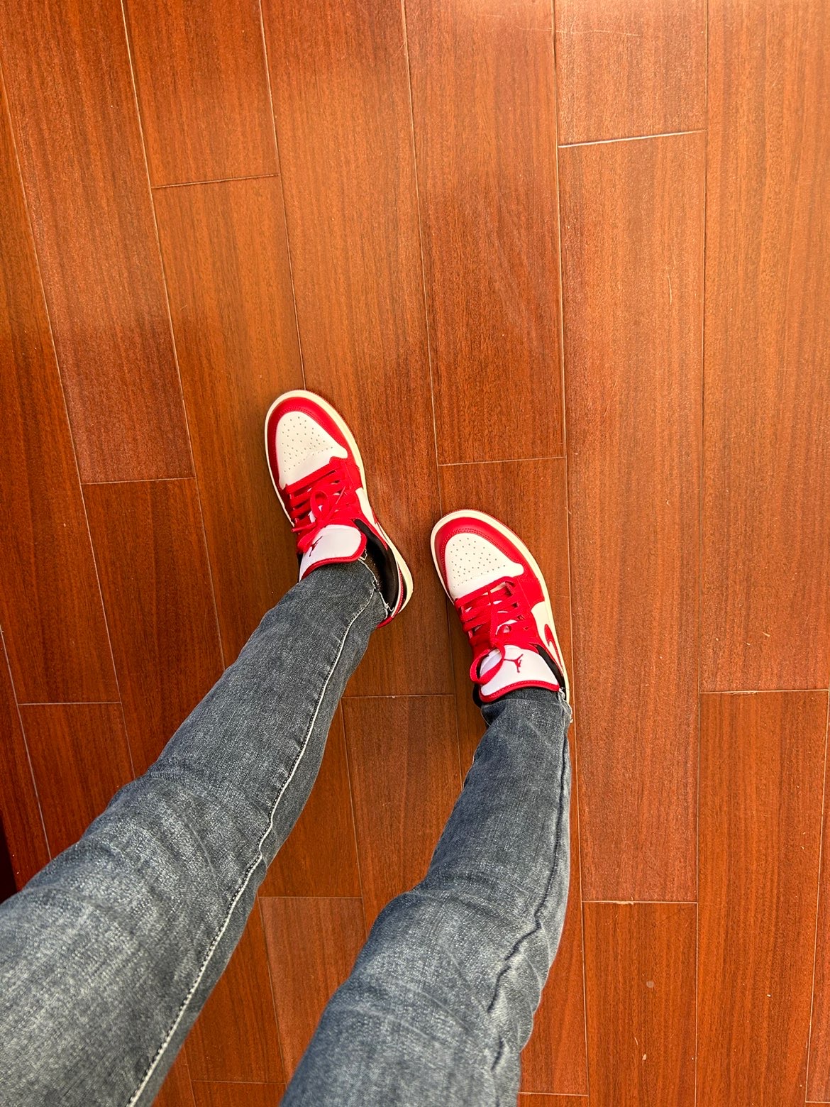 XH Air Jordan aj1 Low White, Red, And Black review Luke 04