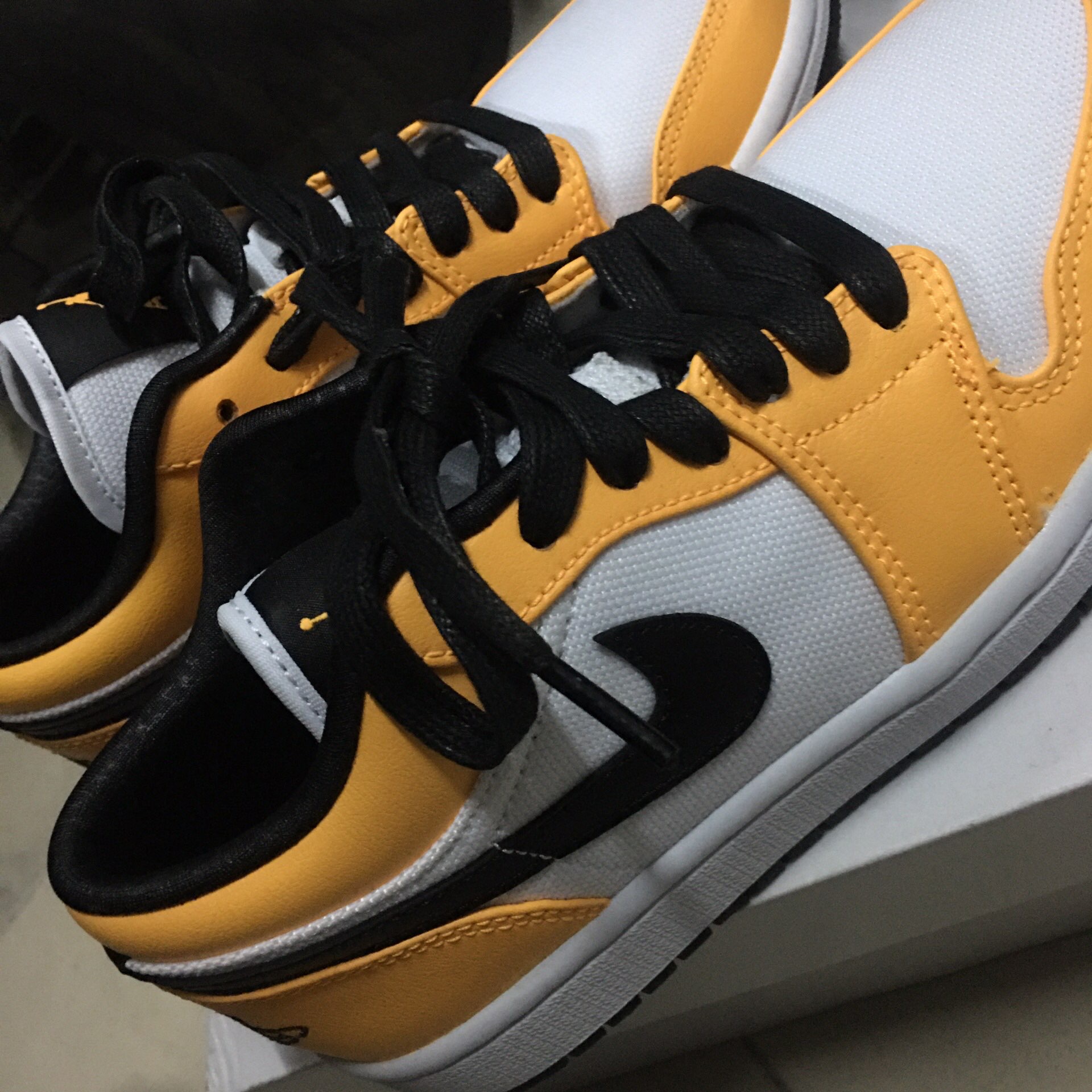XH Air Jordan 1 Low Laser Orange review Ariana
