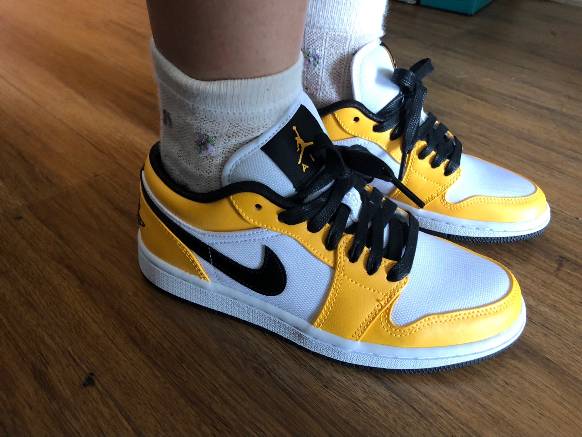 XH Air Jordan 1 Low Laser Orange review Caleb 02