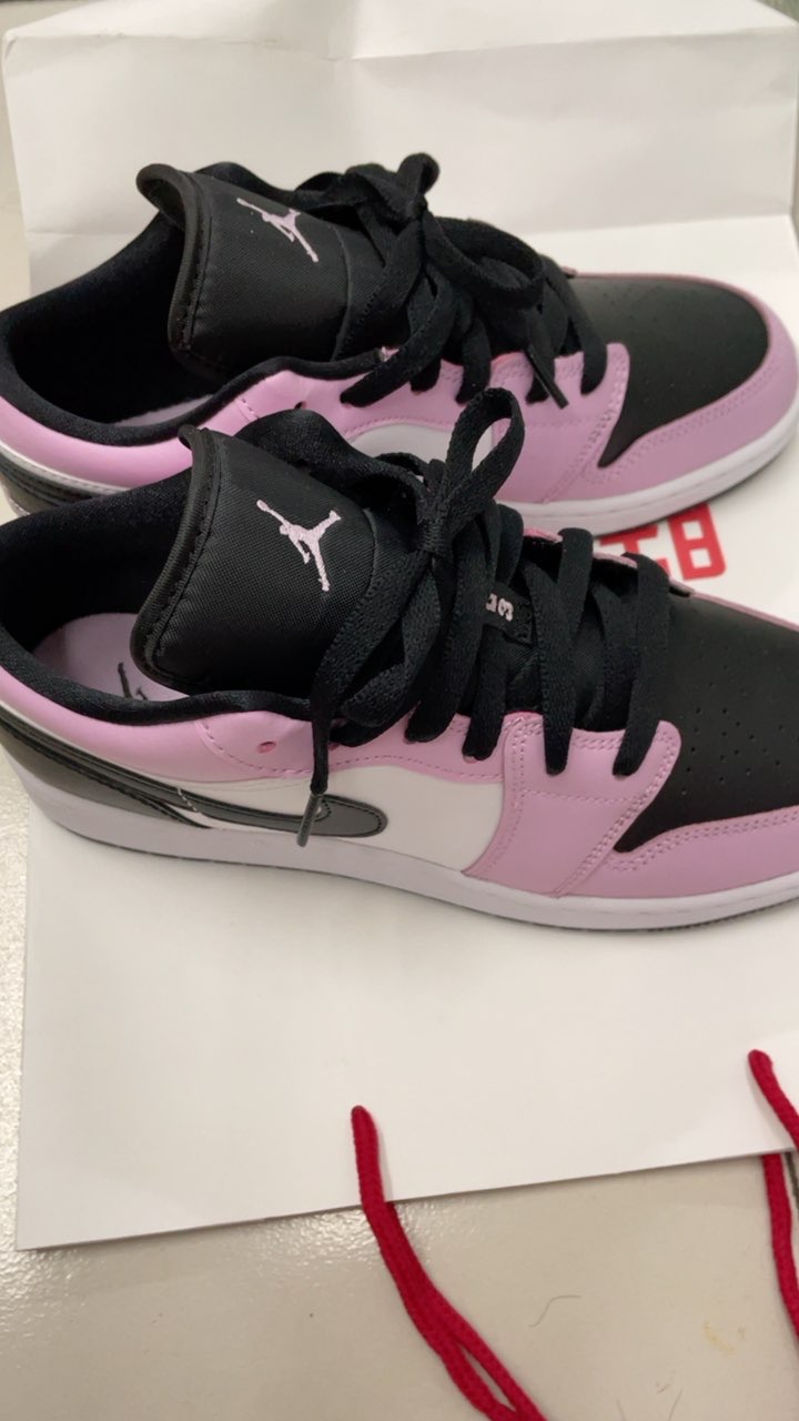 XH Air Jordan 1 Retro Low（GS）White Pink review Gabriella 01