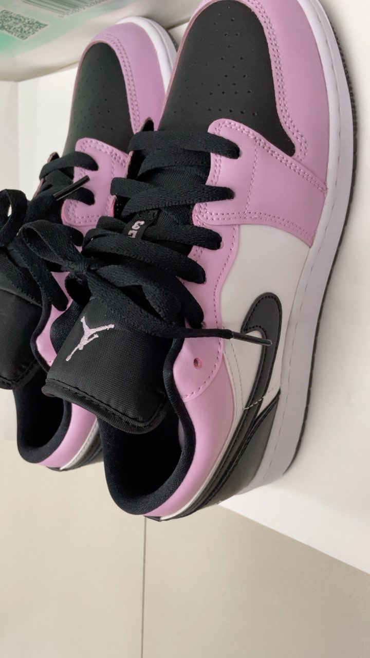 XH Air Jordan 1 Retro Low（GS）White Pink review Gabriella 02