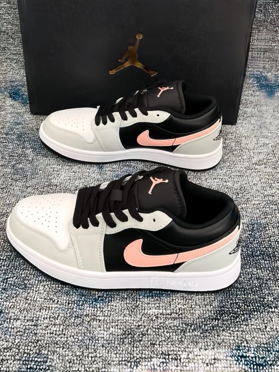 XH Air Jordan 1 Low White And Black Powder review Ruby