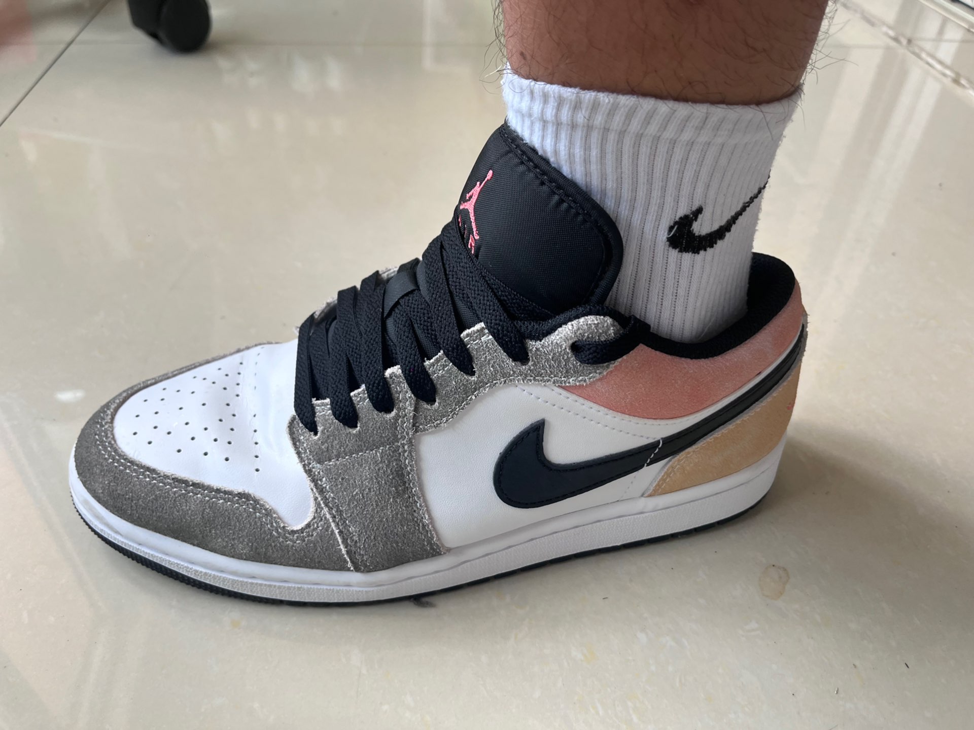 XH Travis Scott x Air Jordan 1 Low SE 'Flight Club' review Kai 01