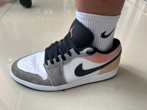 XH Travis Scott x Air Jordan 1 Low SE 'Flight Club' review 