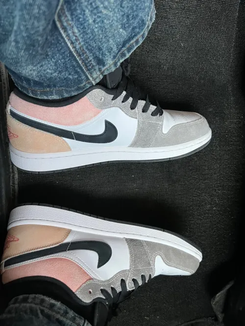XH Travis Scott x Air Jordan 1 Low SE 'Flight Club' review 