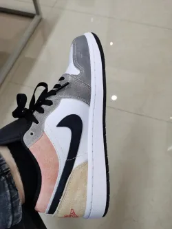 XH Travis Scott x Air Jordan 1 Low SE 'Flight Club' review Ian 02