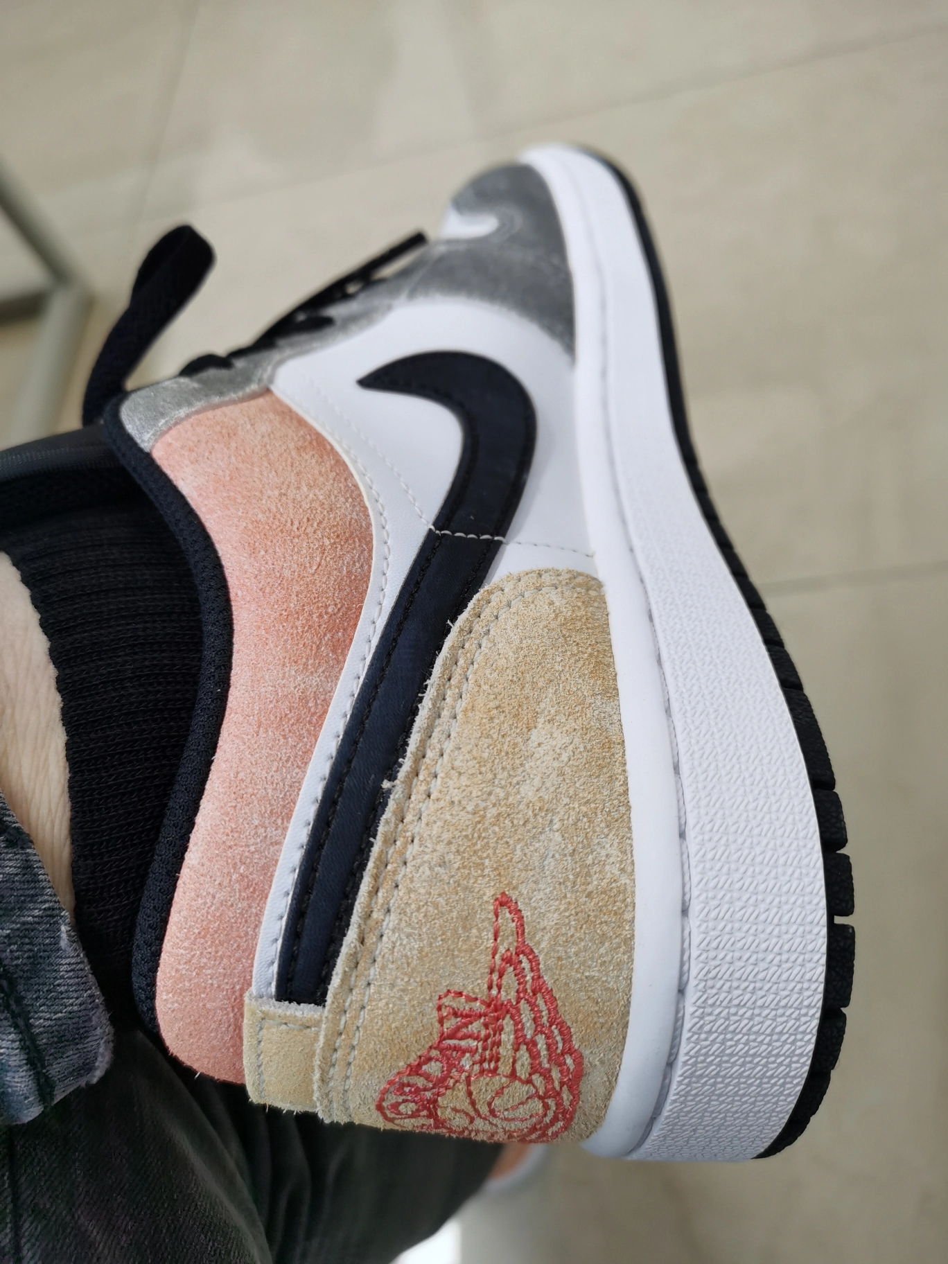 XH Travis Scott x Air Jordan 1 Low SE 'Flight Club' review Ian 04