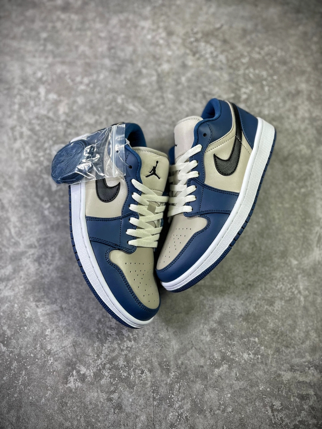 XH Air Jordan 1 Low "Georgetown" review Ethan 02