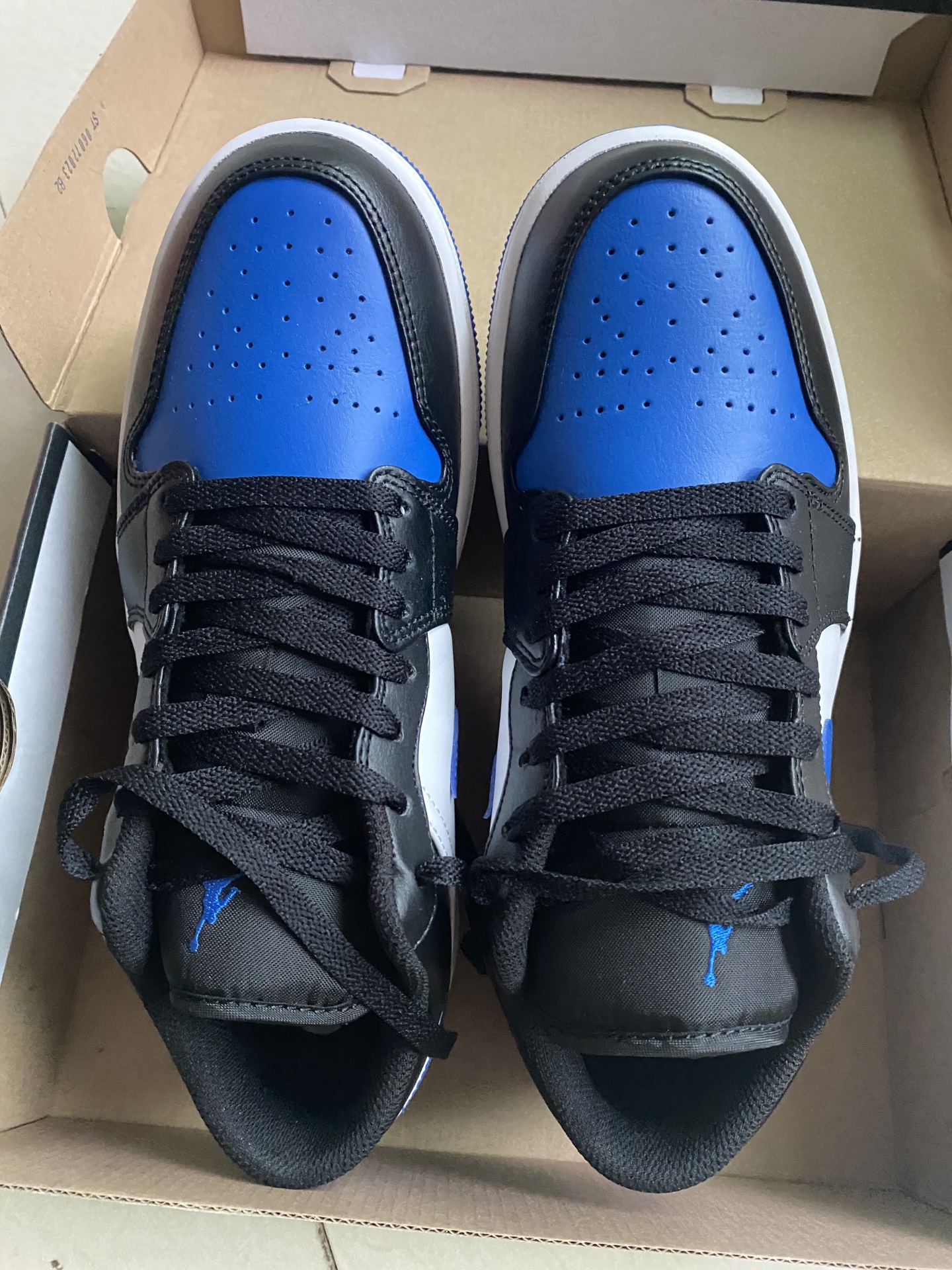 XH Air Jordan 1 Low "Royal Toe" 2023 Shoes review Olivia 01