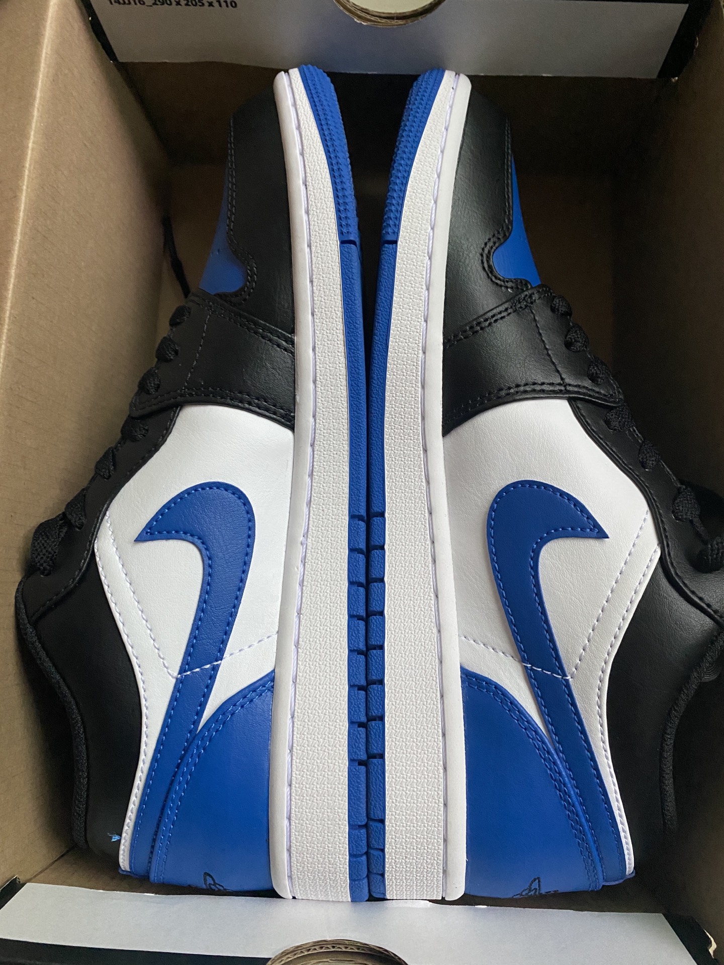 XH Air Jordan 1 Low "Royal Toe" 2023 Shoes review Olivia 02