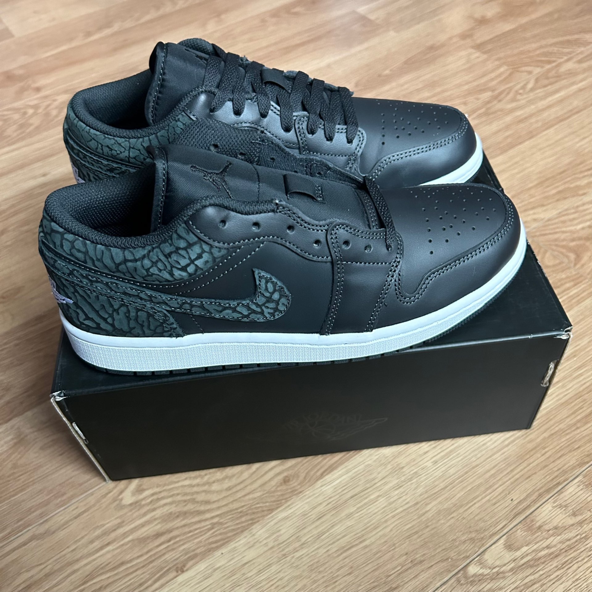 XH Air Jordan 1 Low "Black Elephant" review Amelia 03