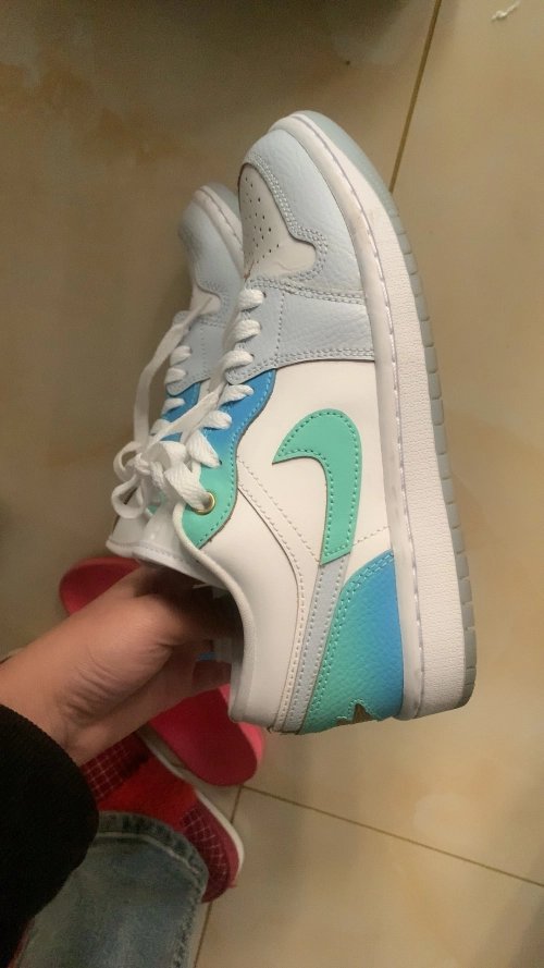 XH Nike Wmns Air Jordan 1 Low SE “Emerald Rise” review 