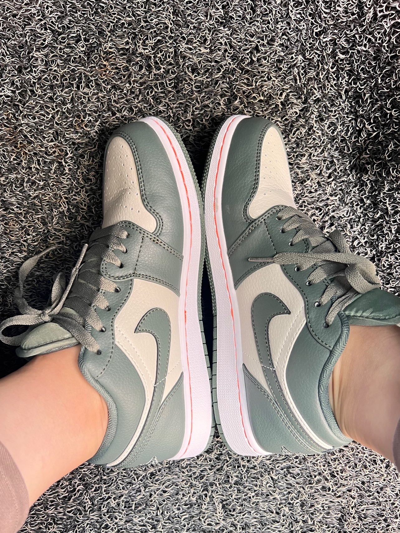 XH  Air Jordan 1 Low Bean Paste Green review Daniel 02