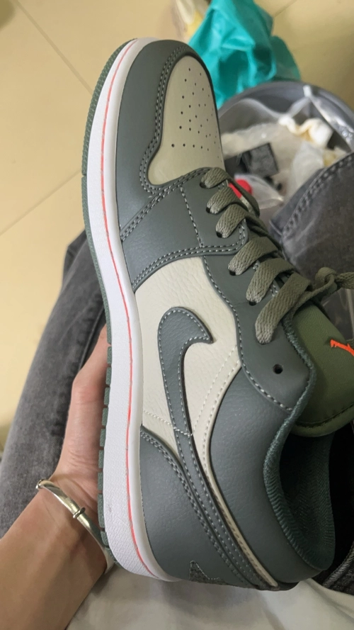 XH  Air Jordan 1 Low Bean Paste Green review 