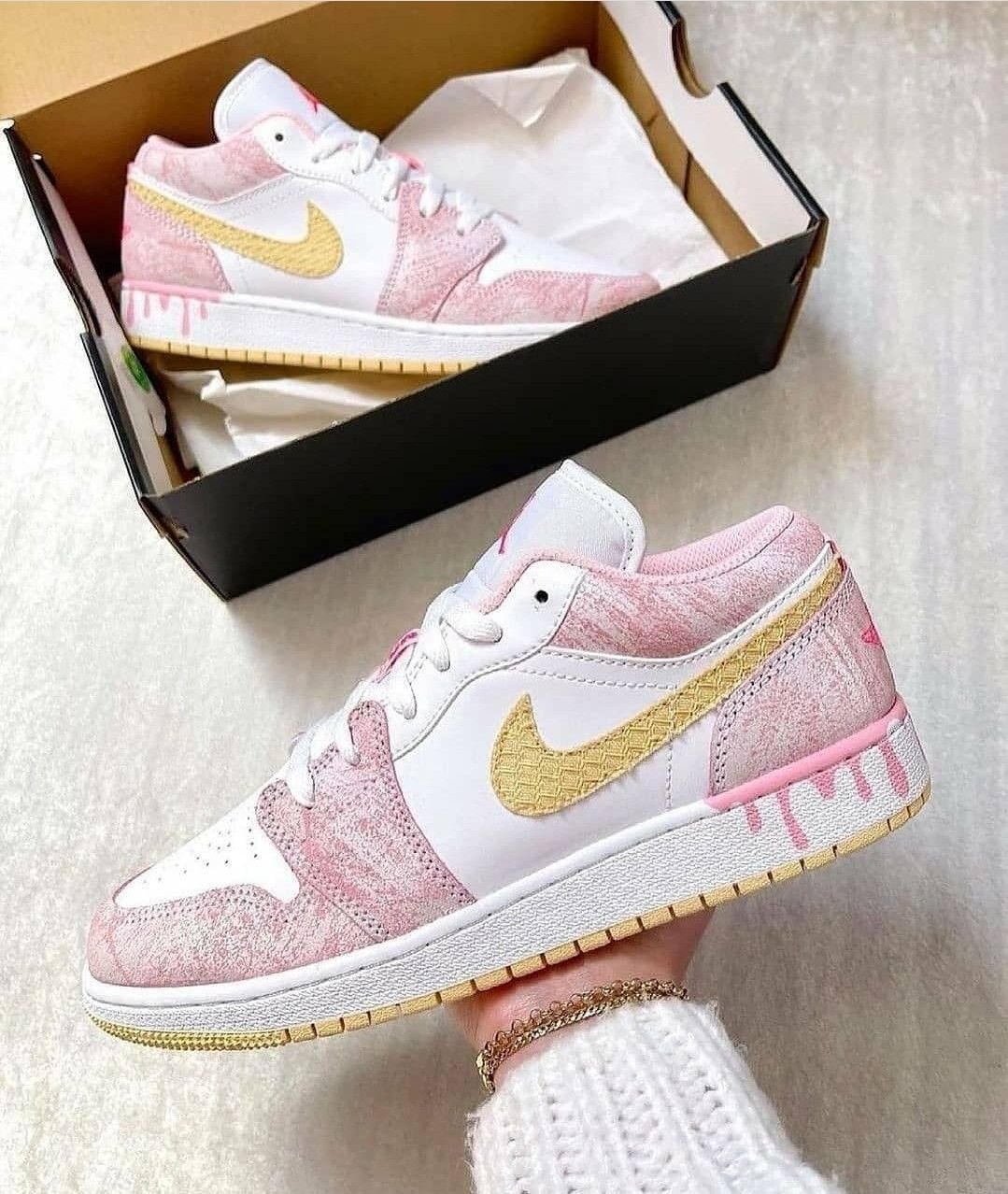 XH Air Jordan 1 Low SE GS Paint Drip review Ariana