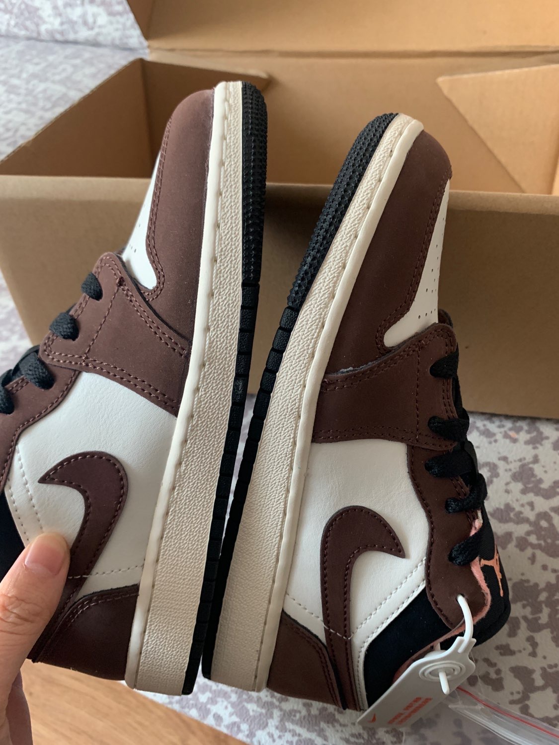 XH Air Jordan 1 Low Mocha review Luke 02