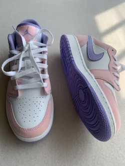XH Air Jordan 1 Low SE Arctic Punch review Gabriella 04