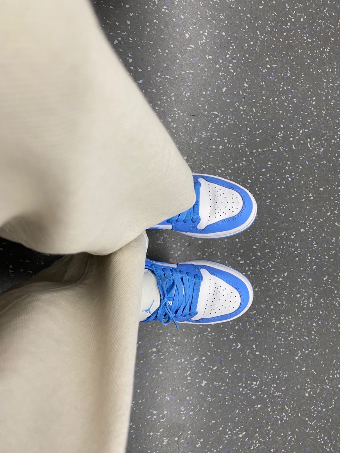 XH Air Jordan 1 Low UNC review Ruby 02