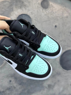 XH Air Jordan 1 Low Mint Green review Olivia 05