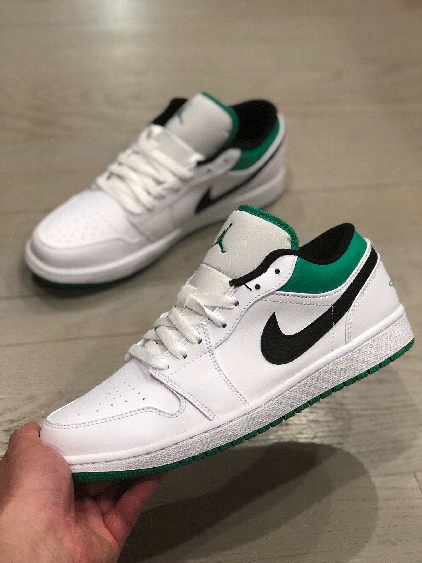 XH Travis Scott x Air Jordan 1 Low White Green review Mason 01