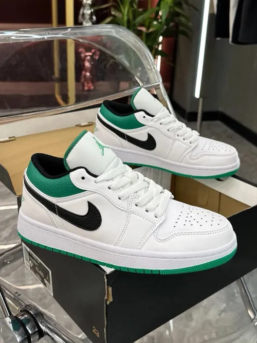 XH Travis Scott x Air Jordan 1 Low White Green review 
