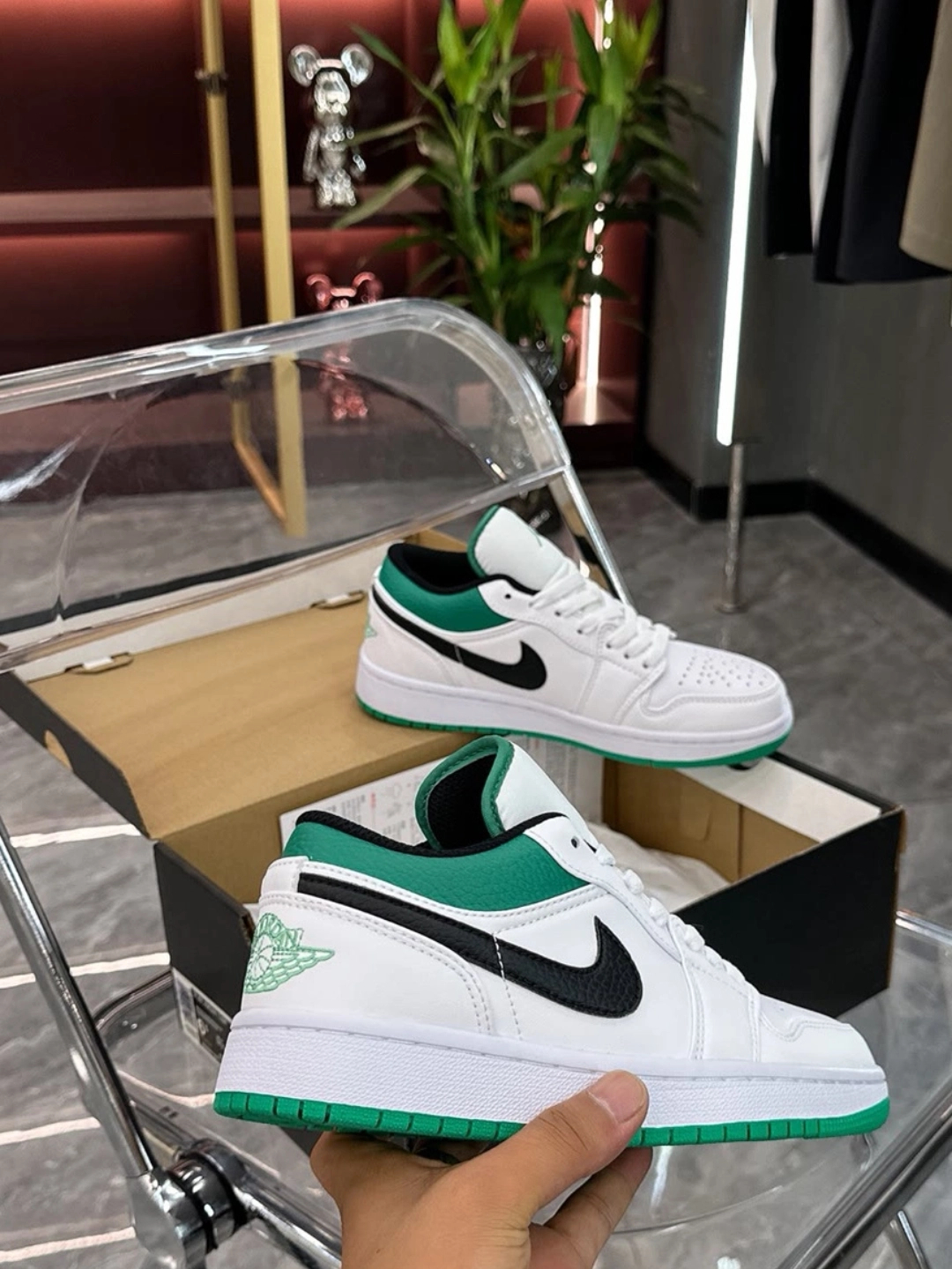 XH Travis Scott x Air Jordan 1 Low White Green review Charlotte 02