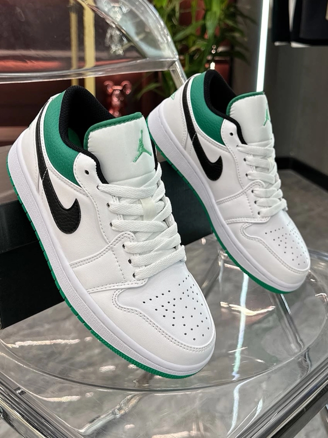XH Travis Scott x Air Jordan 1 Low White Green review Charlotte 03