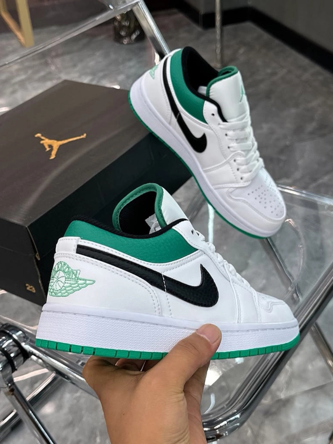 XH Travis Scott x Air Jordan 1 Low White Green review Charlotte 04