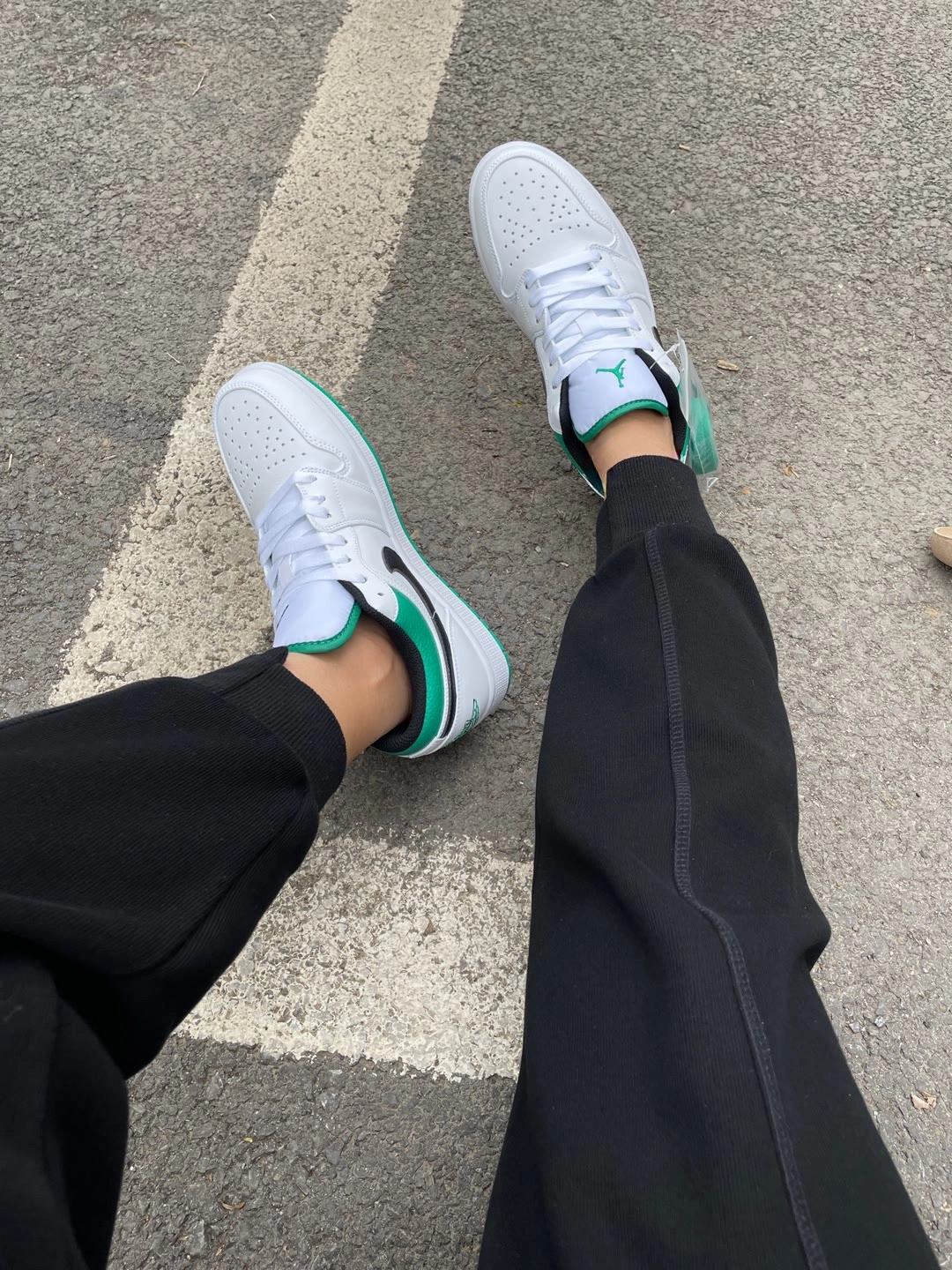 XH Travis Scott x Air Jordan 1 Low White Green review Amelia 01