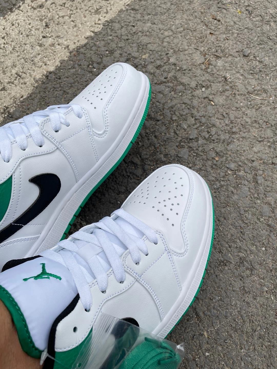 XH Travis Scott x Air Jordan 1 Low White Green review Amelia 02