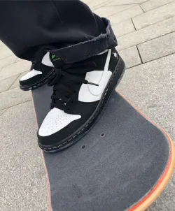 SX Staple x Nike SB Dunk Low “Panda Pigeon” review Kevin Harris
