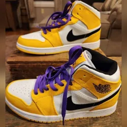 MID Air Jordan 1 Mid SE Lakers review Claire
