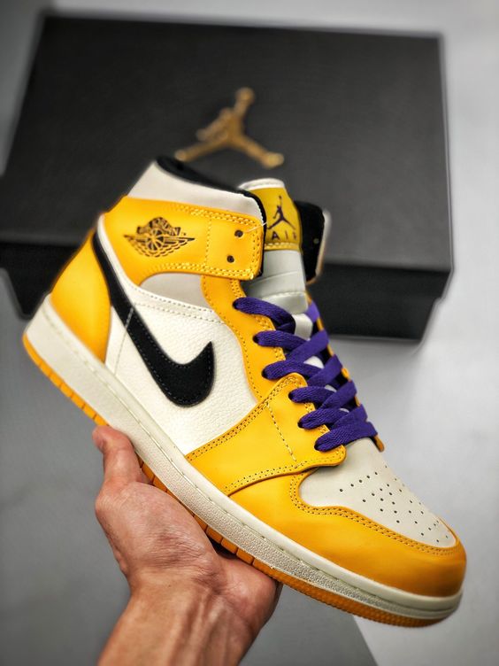 MID Air Jordan 1 Mid SE Lakers review Monica