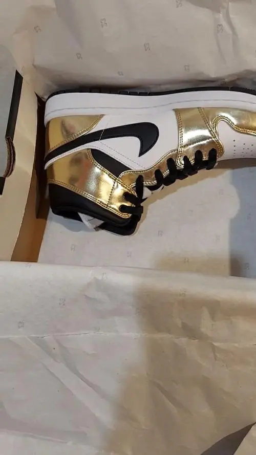 MID Air Jordan 1 Mid SE GS Metallic Gold review 