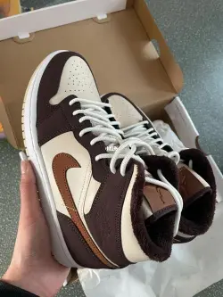 MID Air Jordan 1 Mid Basalt review Aaron 01