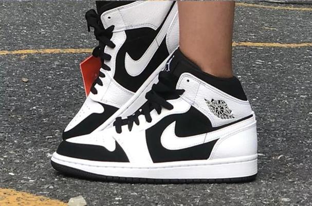 MID Air Jordan 1 Mid Tuxedo review Chloe