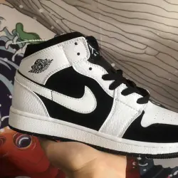 MID Air Jordan 1 Mid Tuxedo review Ted 01
