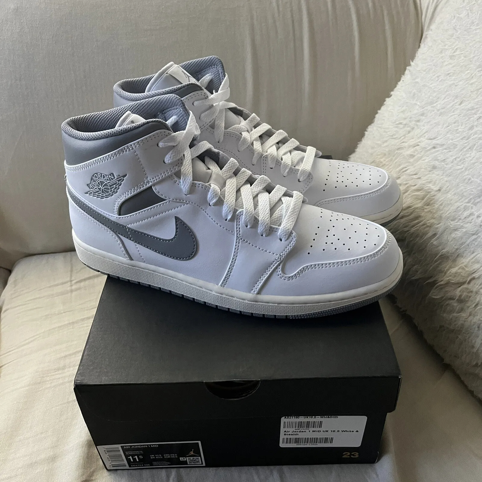 MID Air Jordan 1 Mid Xin Hui review Bella 01