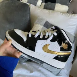 MID Air Jordan 1 Mid SE Black Gold Patent Leather review Sam