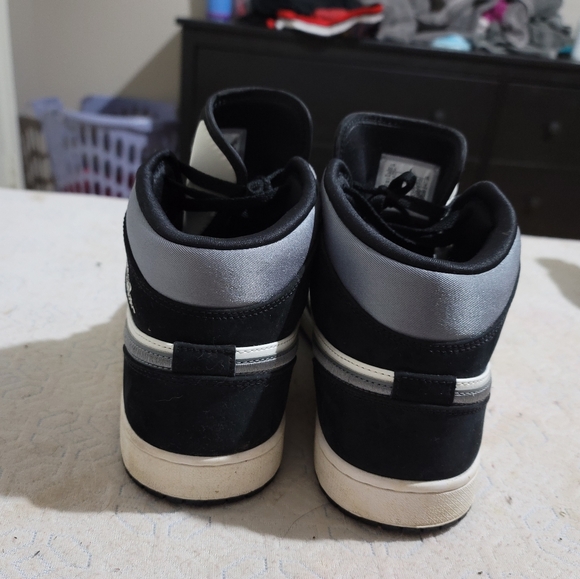MID Air Jordan 1 Mid Satin Grey review Aaron 03