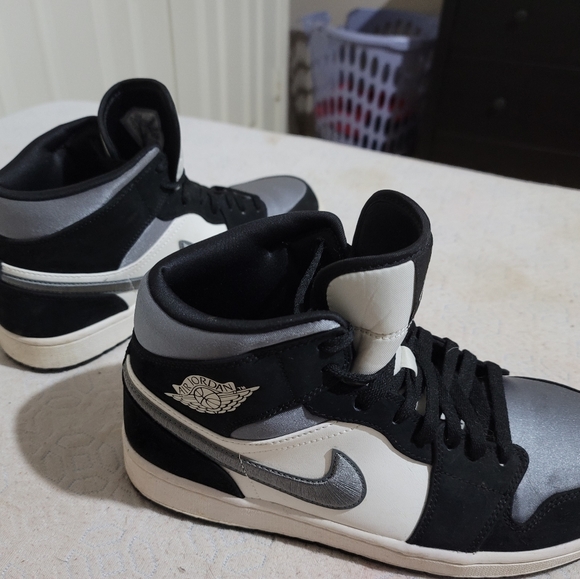 MID Air Jordan 1 Mid Satin Grey review Aaron 05