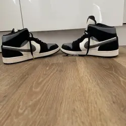 MID Air Jordan 1 Mid Satin Grey review Zoe 01