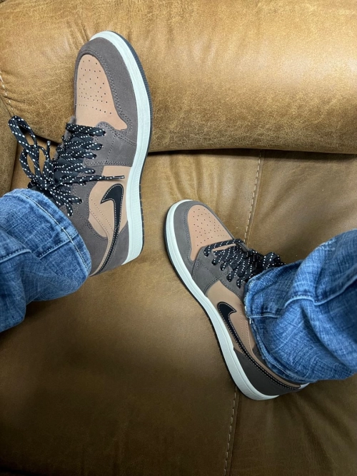 MID Air Jordan 1 Mid SE Dark Chocolate review 